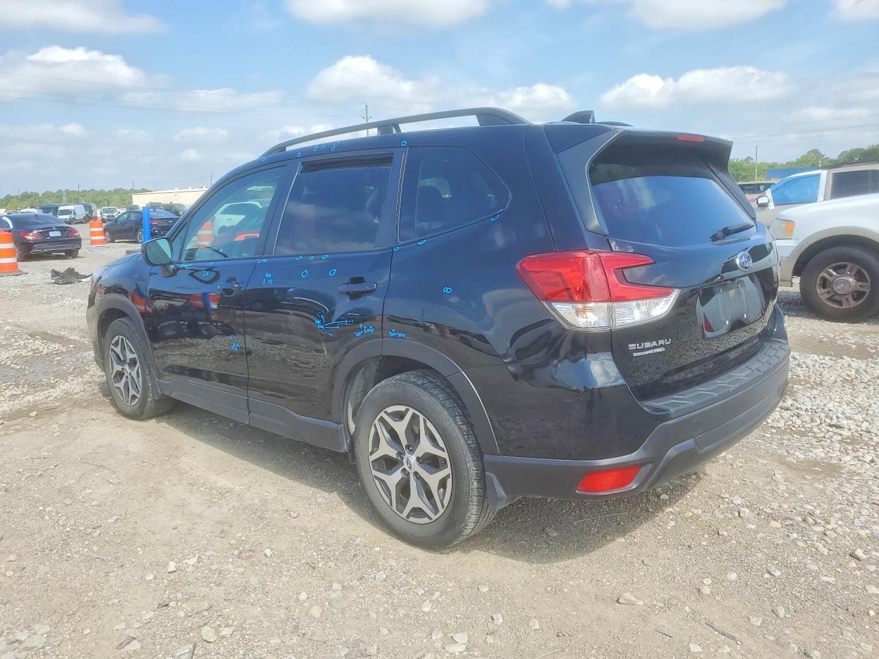 2019 Subaru Forester Premium - Image 2