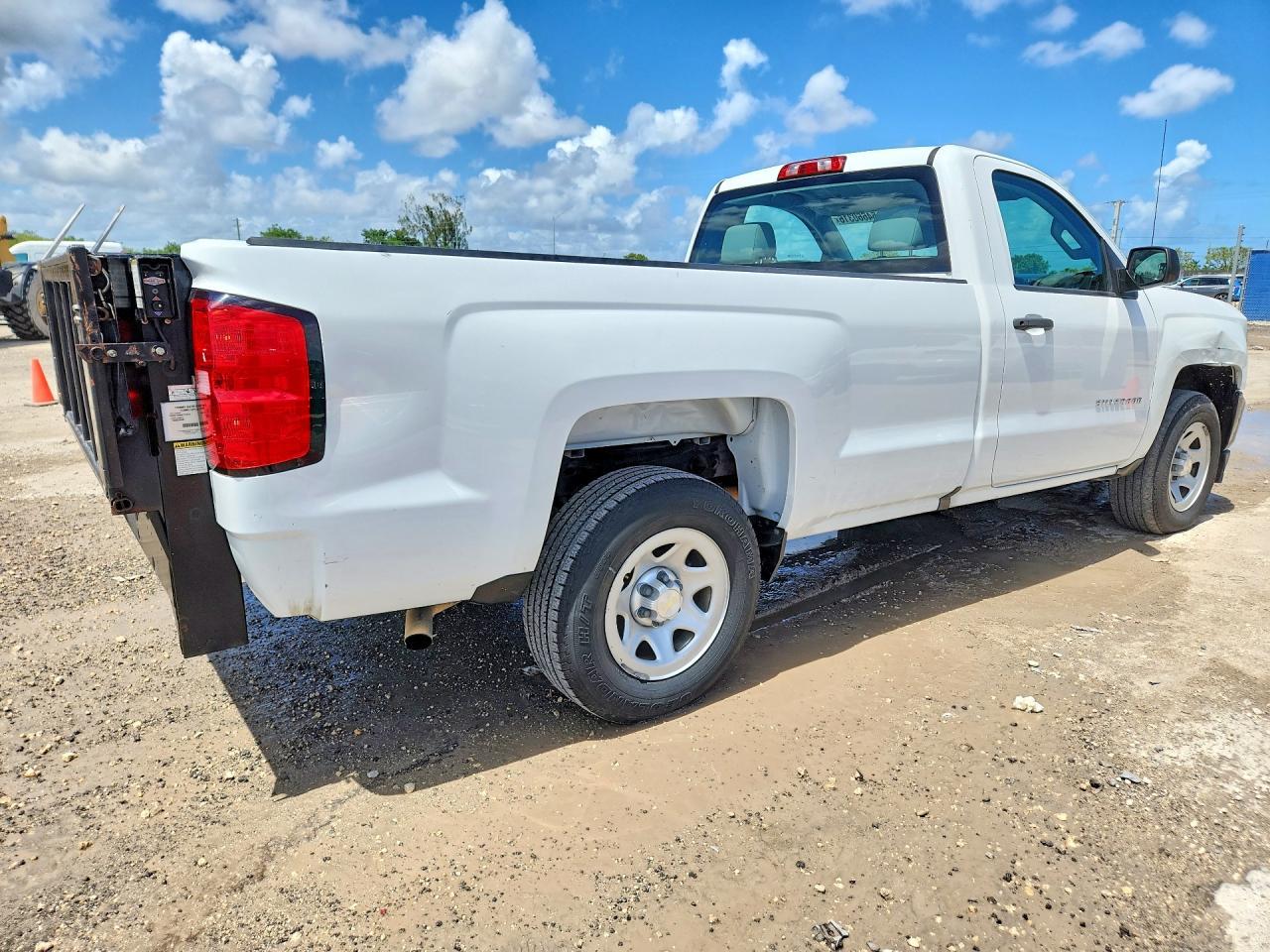 2017 Chevrolet Silverado C1500 - Фото 3