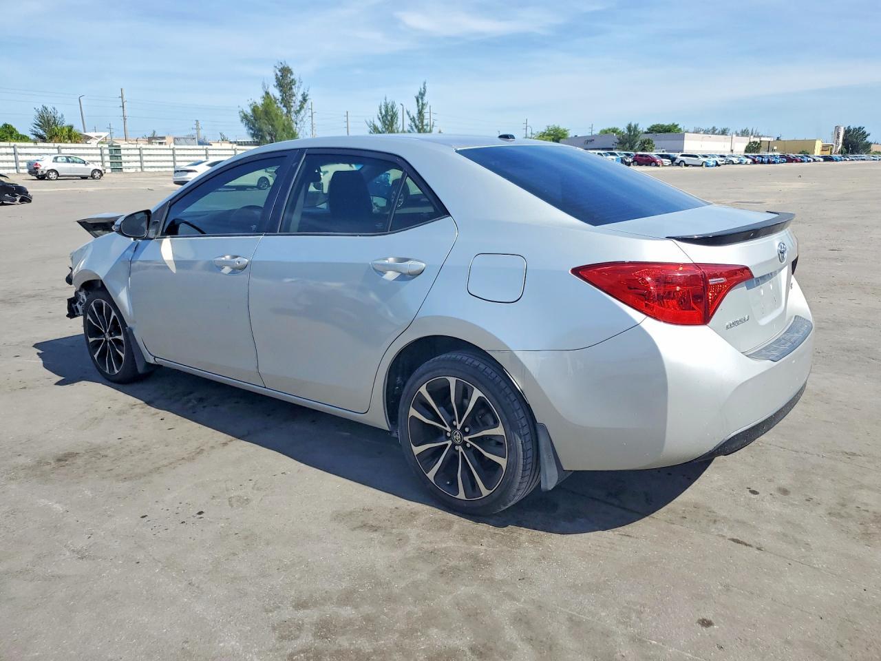 2017 Toyota Corolla Se - Image 2