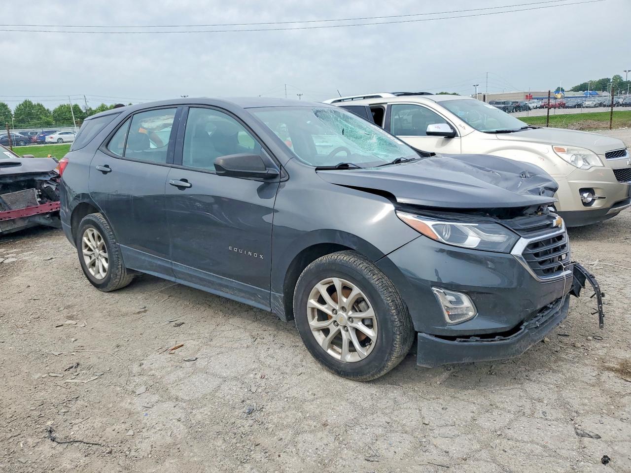 2018 Chevrolet Equinox Ls - Image 4