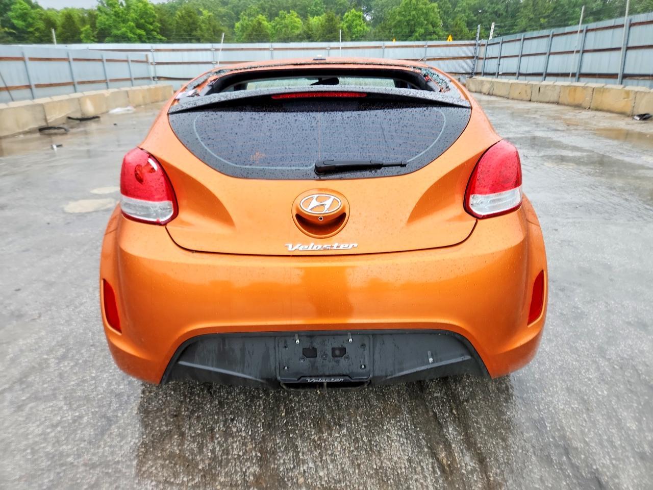 2016 Hyundai Veloster Base - Фото 6