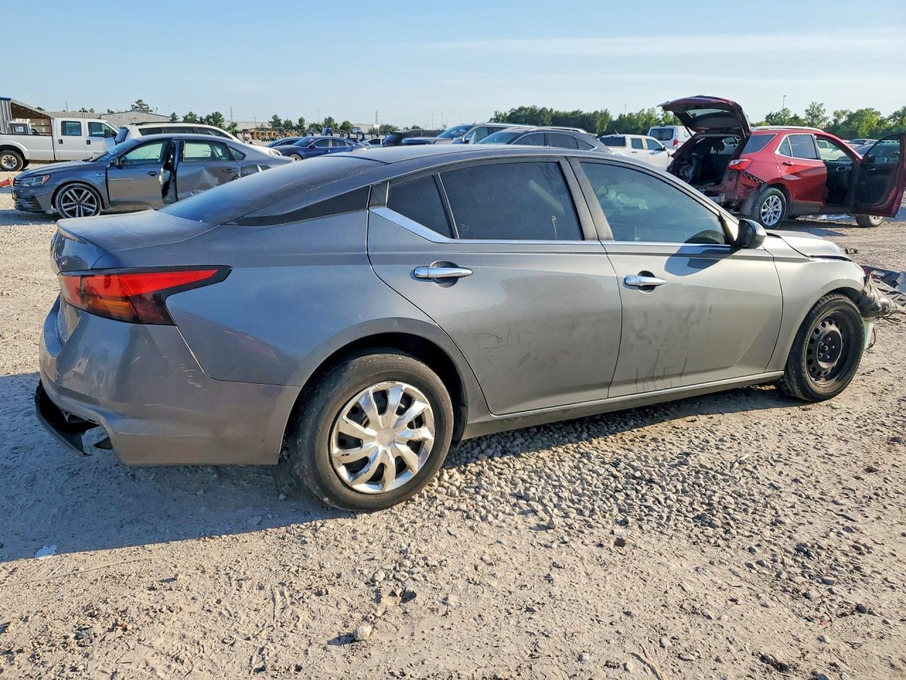 2019 Nissan Altima S - Фото 3