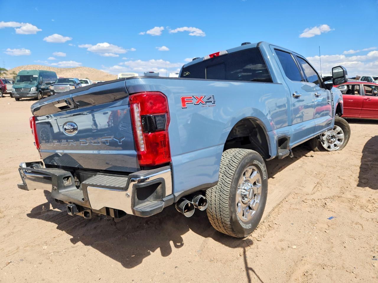 2023 Ford F250 Super Duty - Фото 3