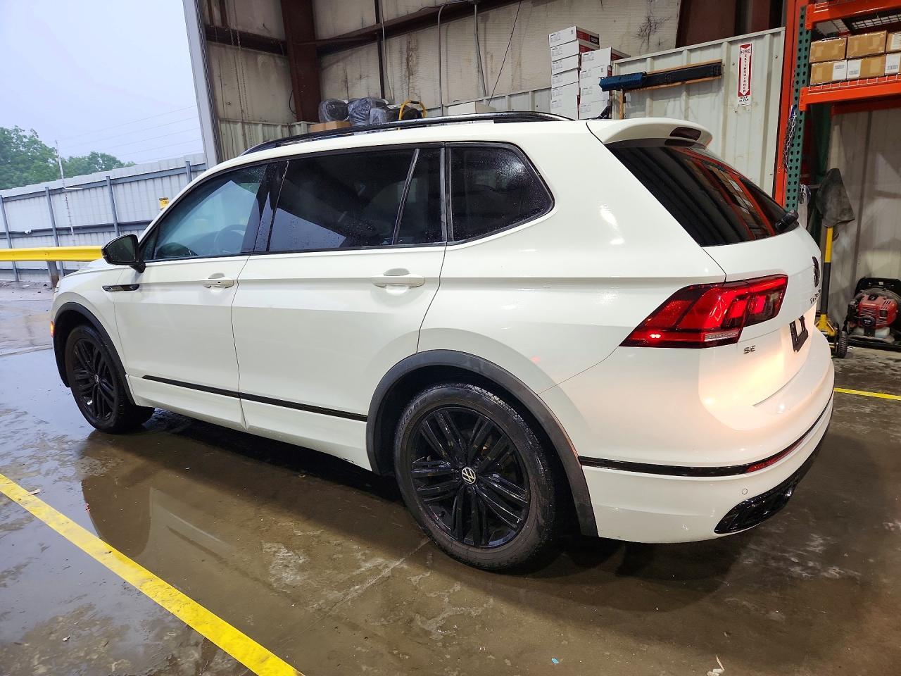 2022 Volkswagen Tiguan Se R-Line Black - Фото 2