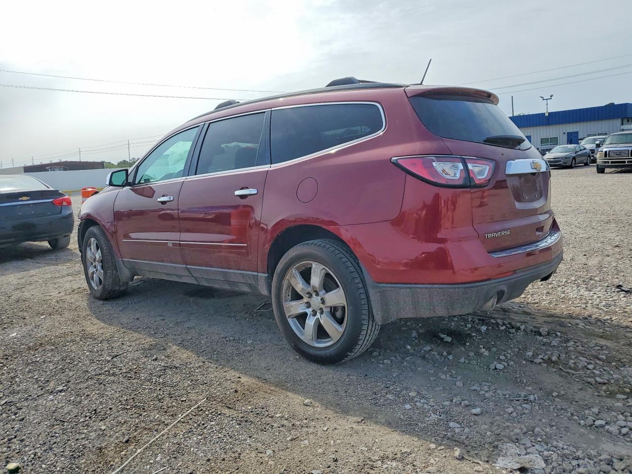 2017 Chevrolet Traverse Premier - Фото 2