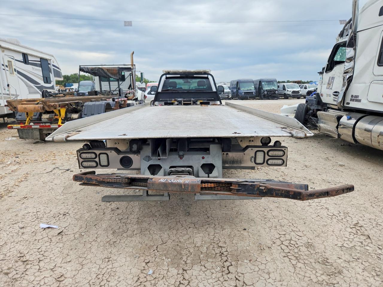 2019 Ford F550 Super Duty - Image 6
