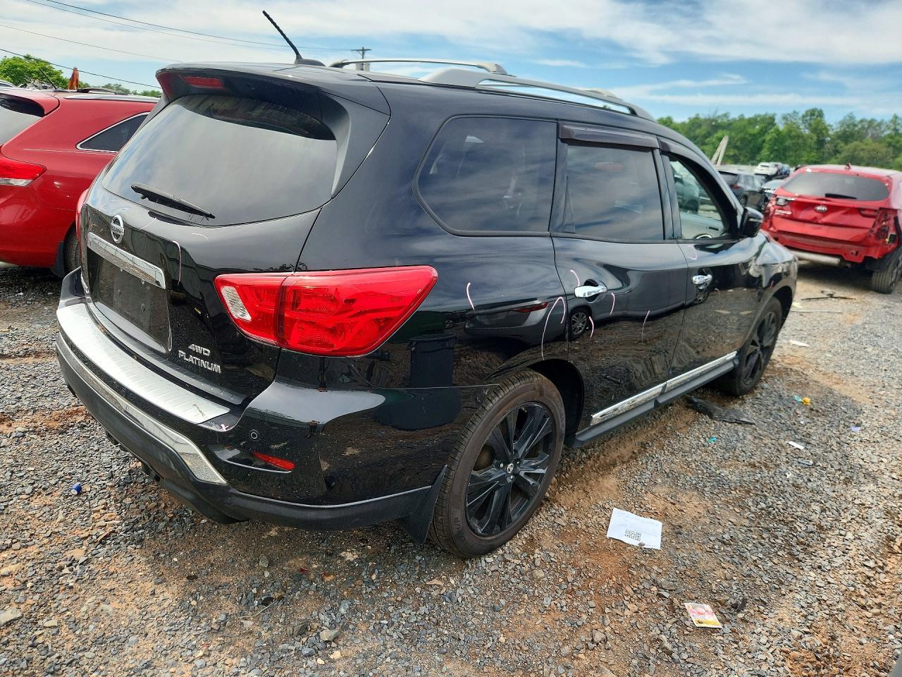 2017 Nissan Pathfinder Platinum - Фото 3