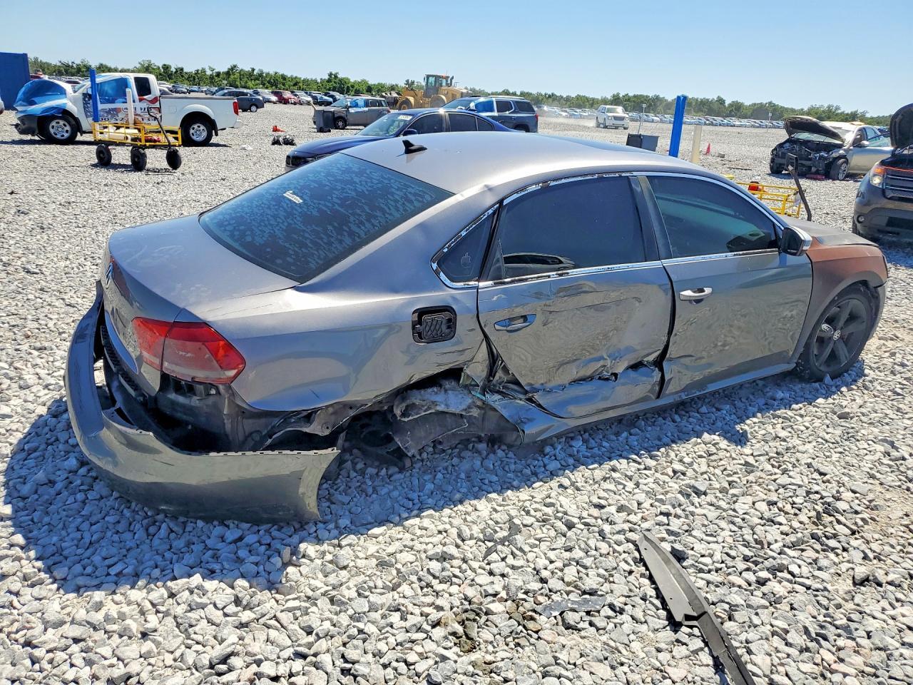 2012 Volkswagen Passat Se - Image 3