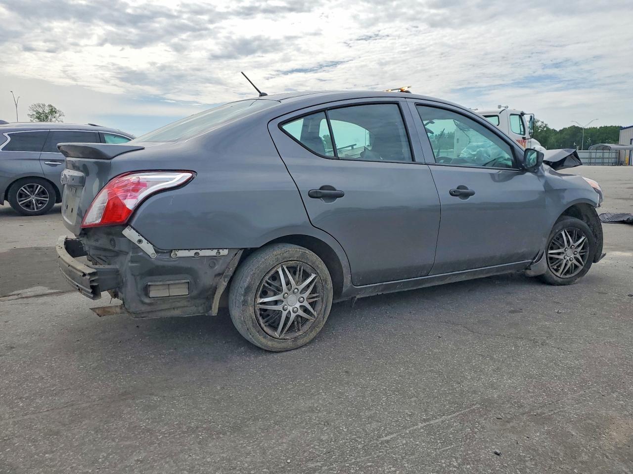 2019 Nissan Versa S Plus - Фото 3