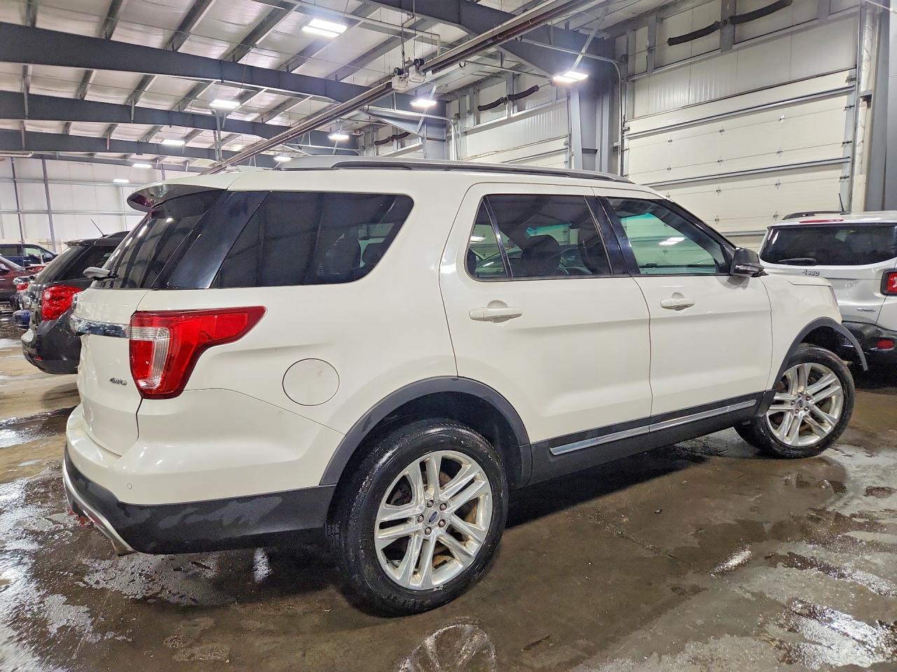2017 Ford Explorer Xlt - Фото 3