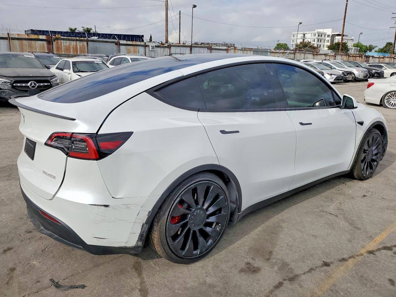 2023 Tesla Model Y - Image 3