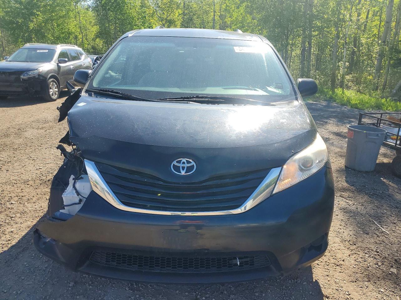 2015 Toyota Sienna Le - Фото 5