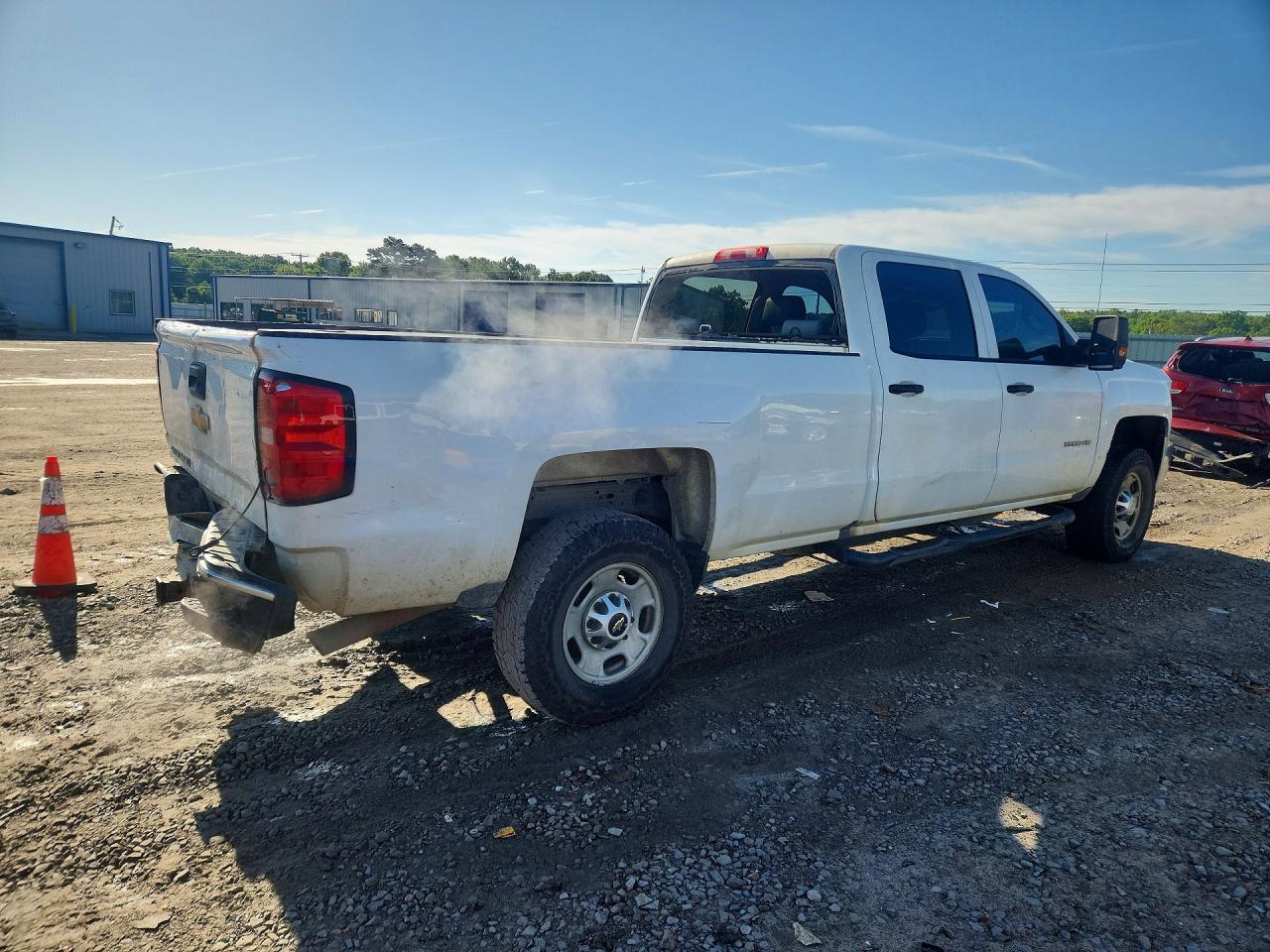 2016 Chevrolet Silverado C2500 Heavy Duty - Image 3