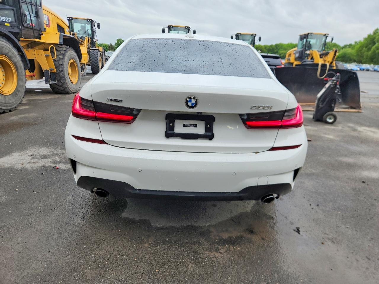 2021 BMW 330Xi - Фото 6