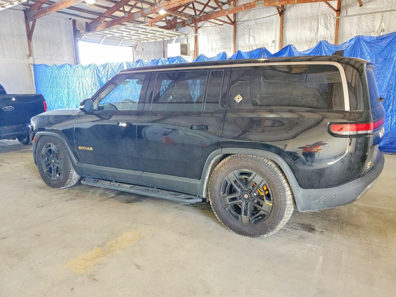 2023 Rivian R1S Adventure - Фото 2