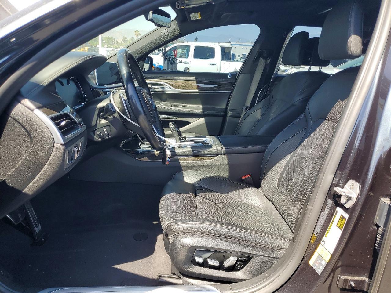 2018 BMW 740 Xe - Image 7