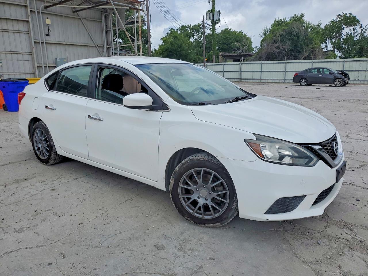 2017 Nissan Sentra S - Фото 4