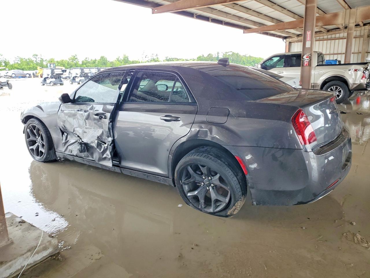 2023 Chrysler 300 Touring - Фото 2