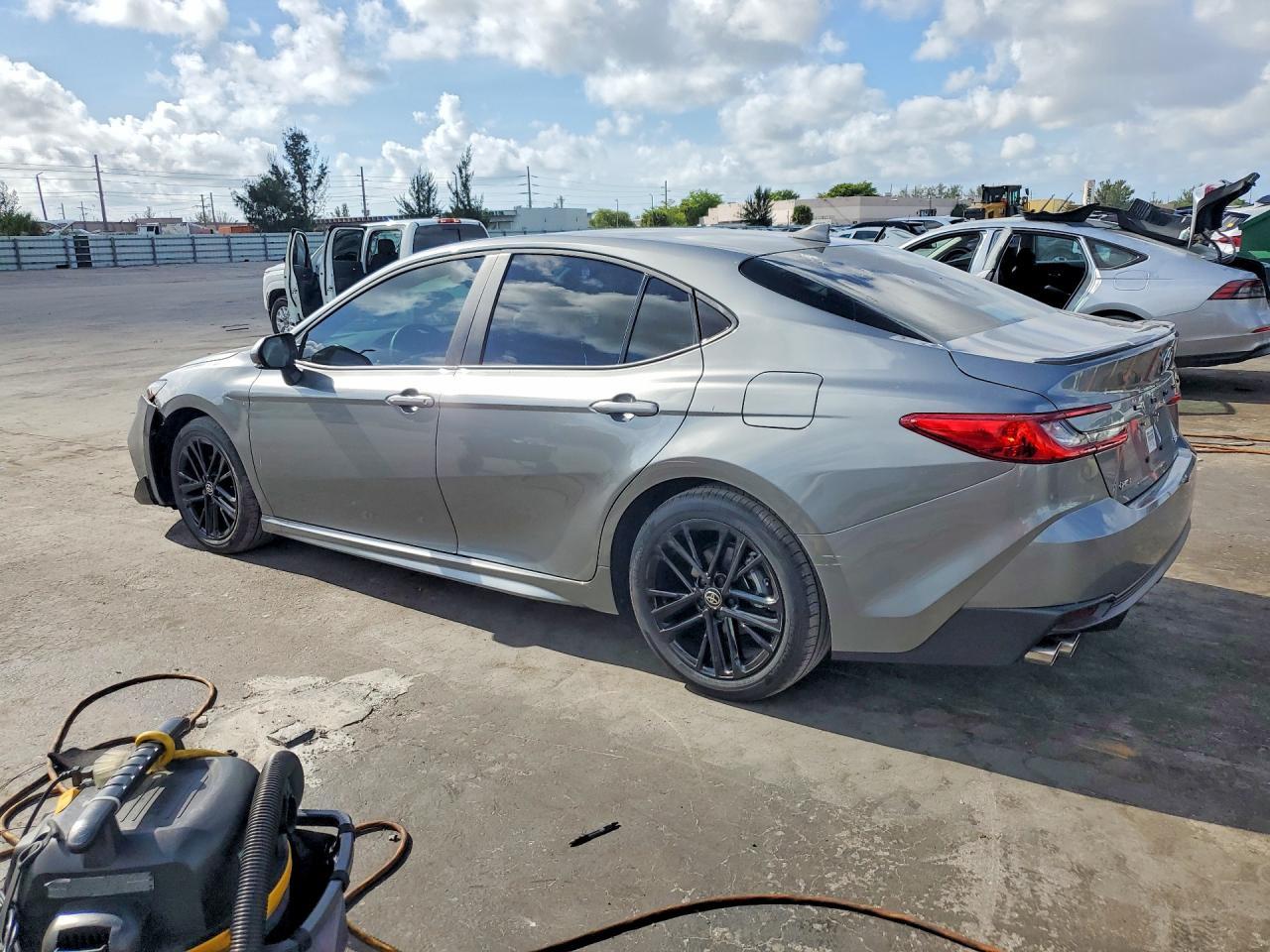 2026 Toyota Camry Se - Фото 2