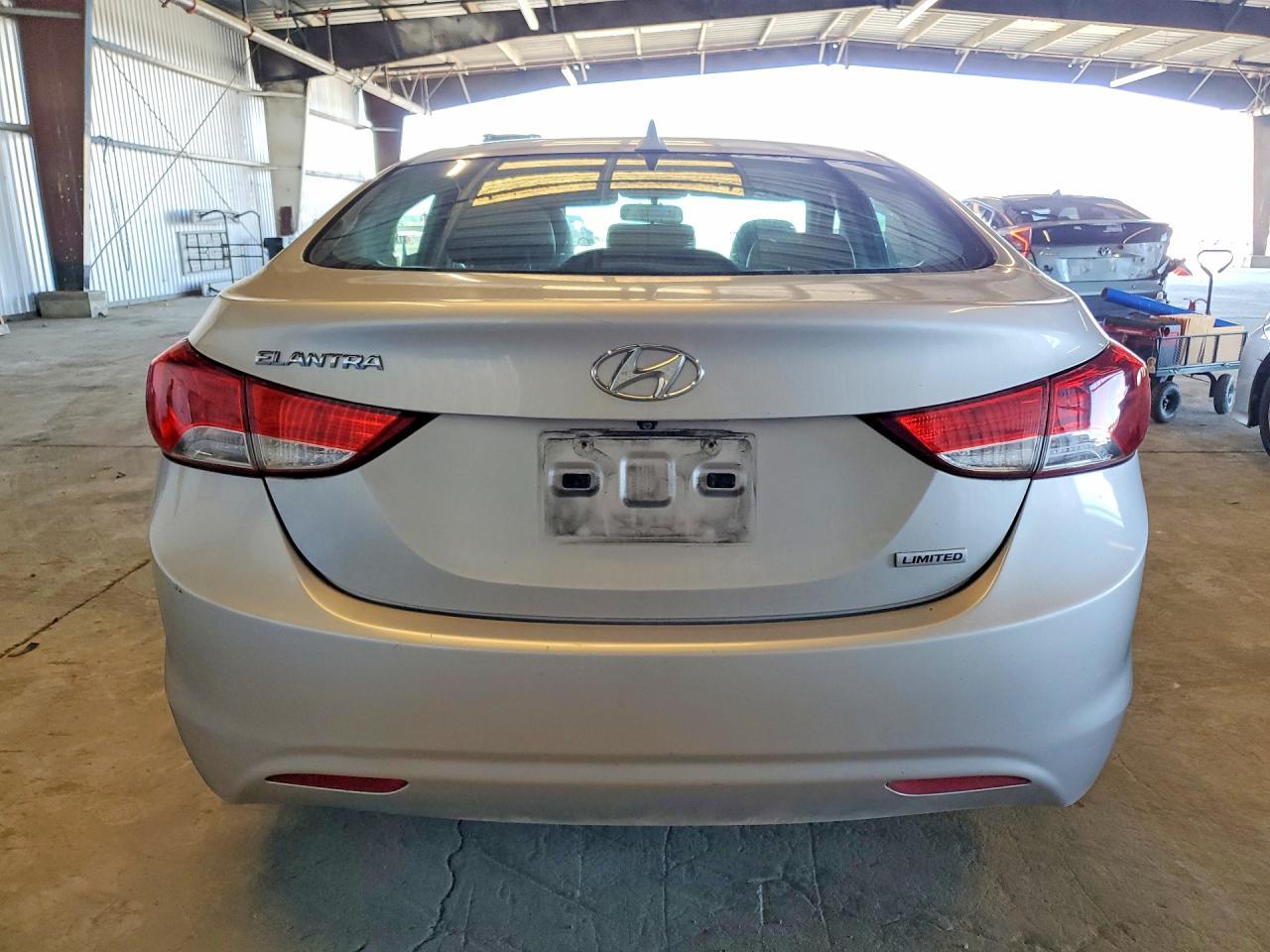 2013 Hyundai Elantra Limited - Image 6