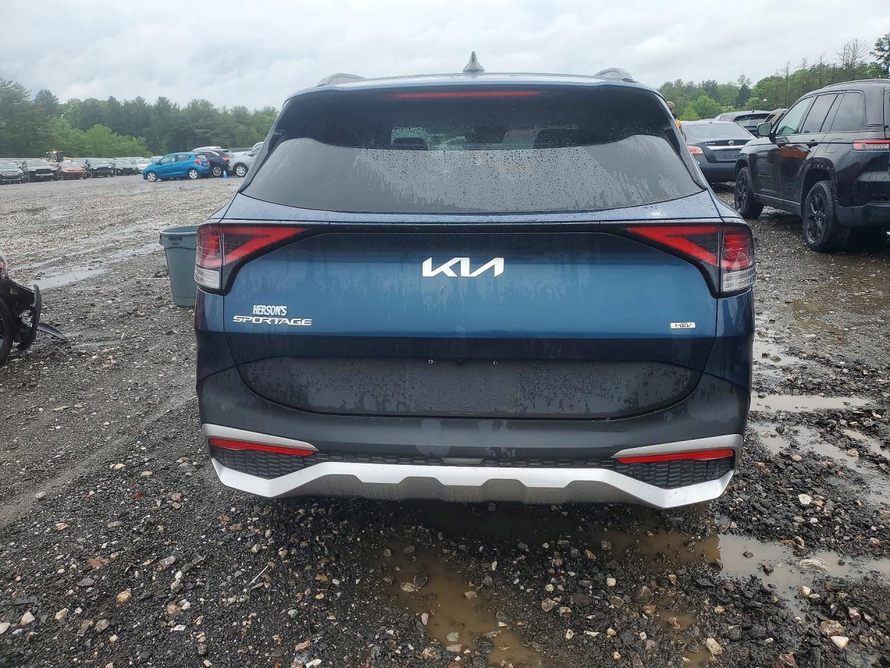 2025 Kia Sportage Ex - Image 6