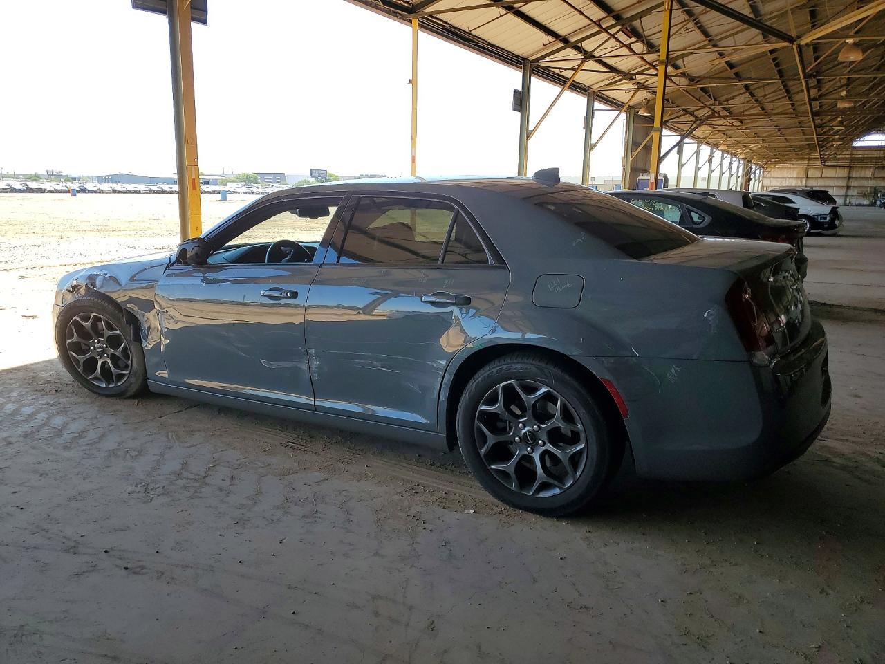 2017 Chrysler 300 S - Фото 2