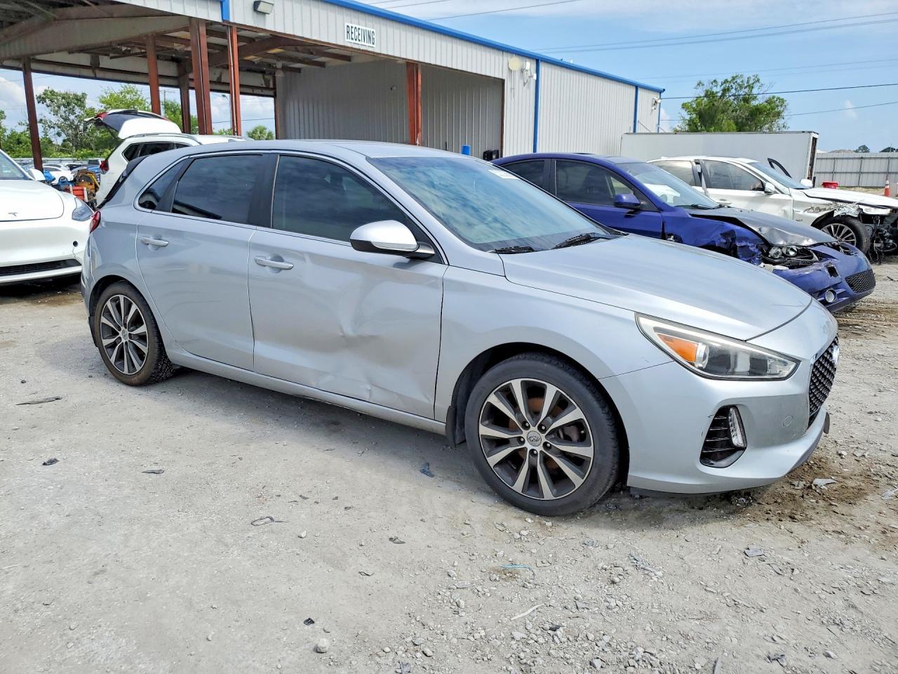 2020 Hyundai Elantra Gt Base - Image 4