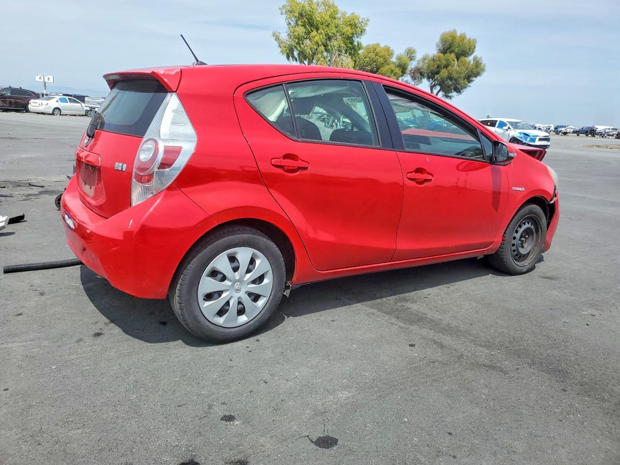 2014 Toyota Prius C Two - Фото 3