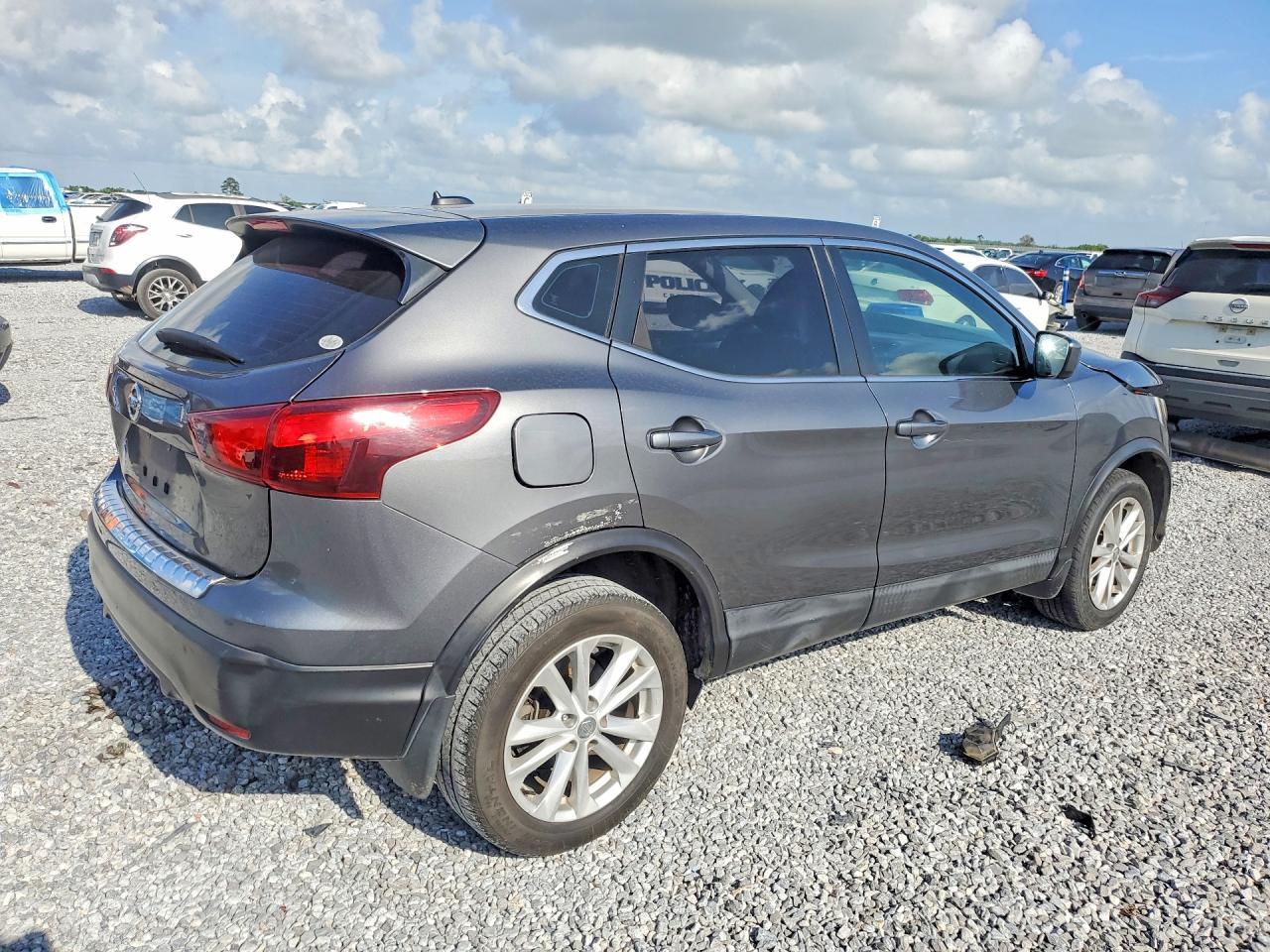 2018 Nissan Rogue Sport S - Image 3