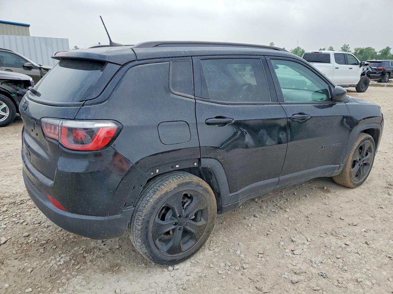 2019 Jeep Compass Latitude - Image 3