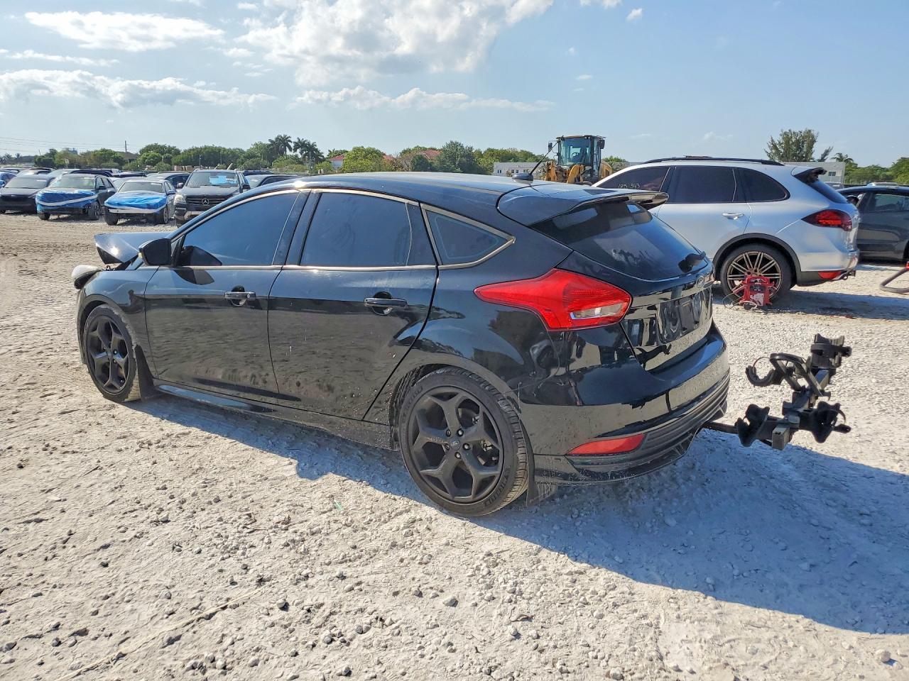 2017 Ford Focus St - Image 2