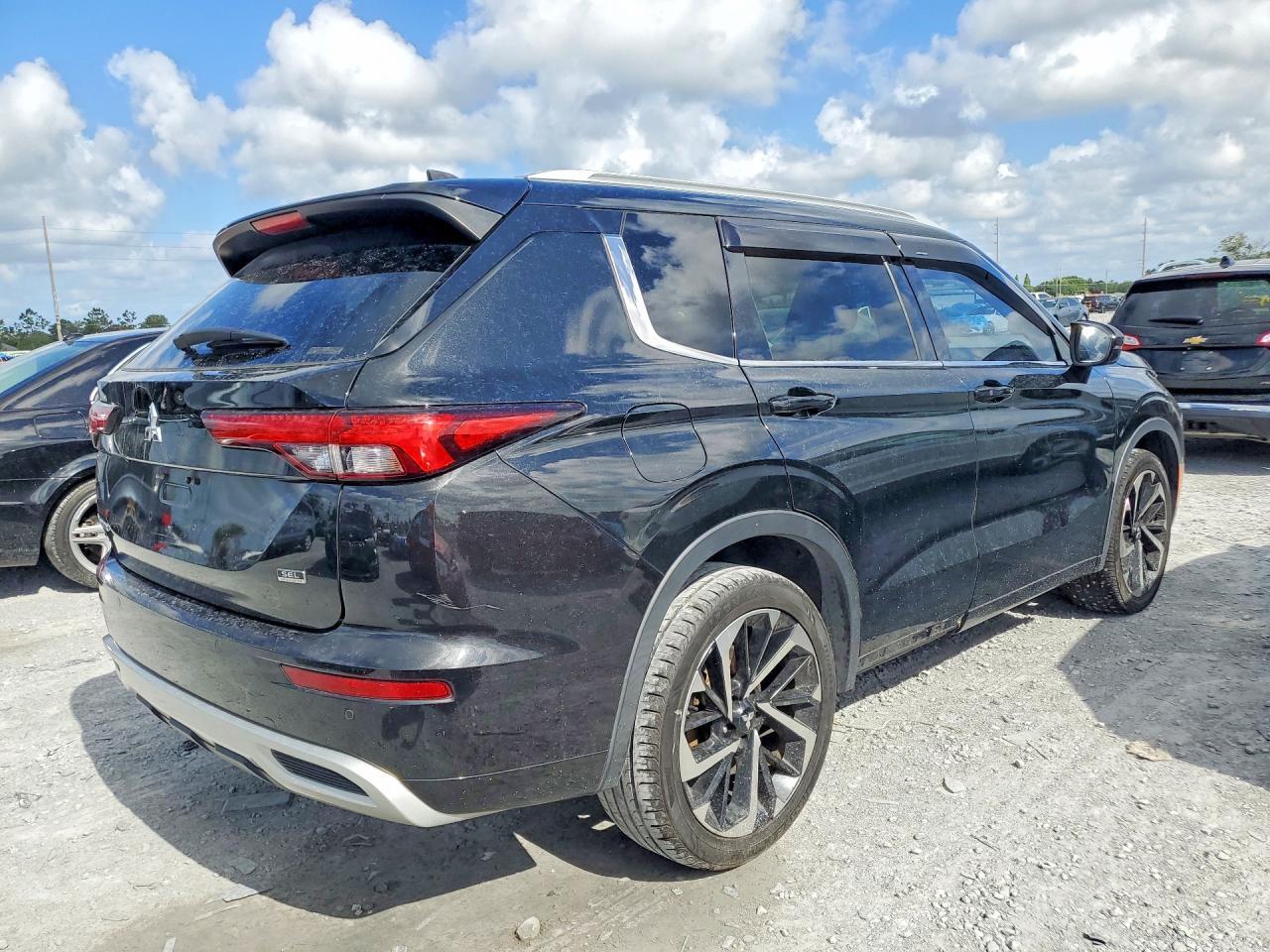 2022 Mitsubishi Outlander Sel - Фото 3
