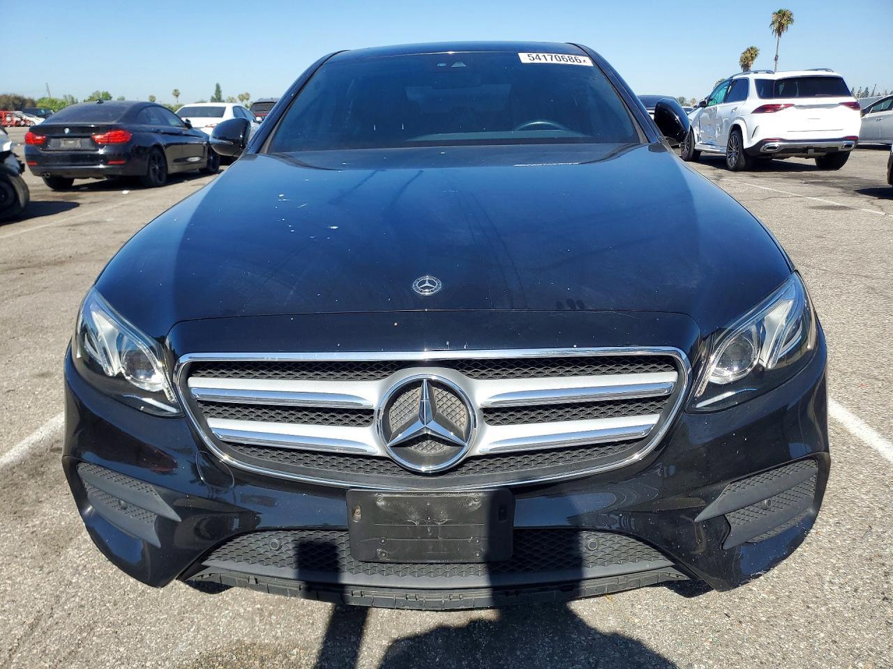 2018 Mercedes-Benz E 300 - Фото 5