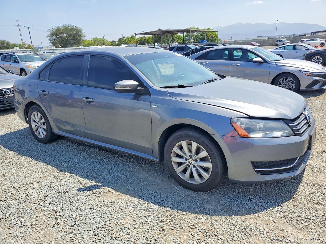 2014 Volkswagen Passat S - Фото 4