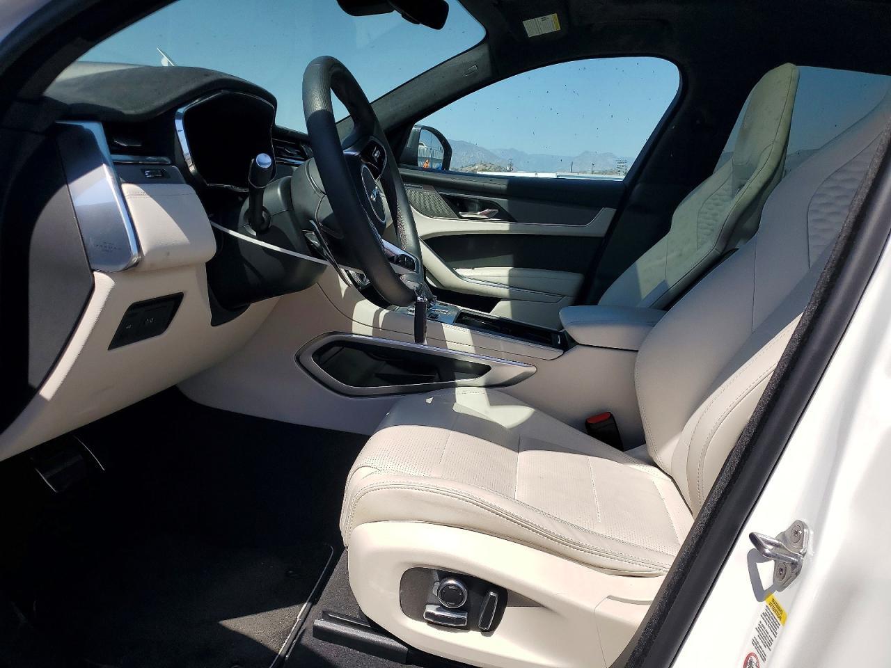 2025 Jaguar F-Pace Svr 575 Edition - Image 7