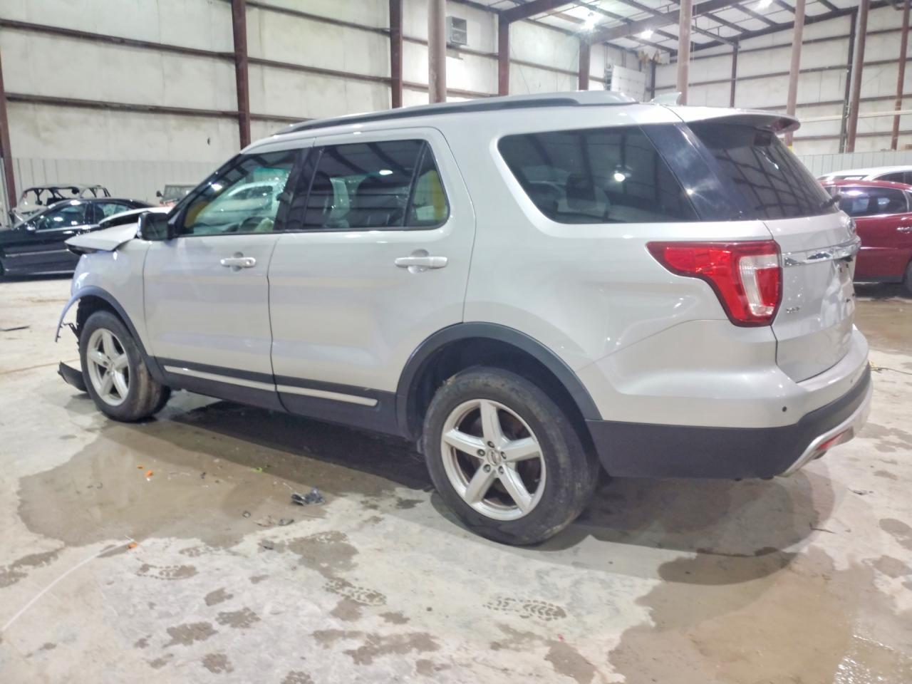 2017 Ford Explorer Xlt - Image 2