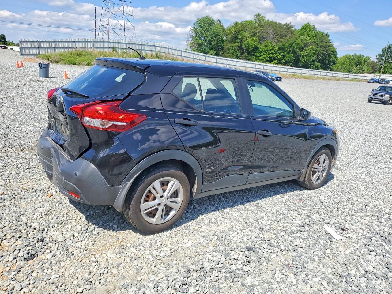 2020 Nissan Kicks S - Фото 3