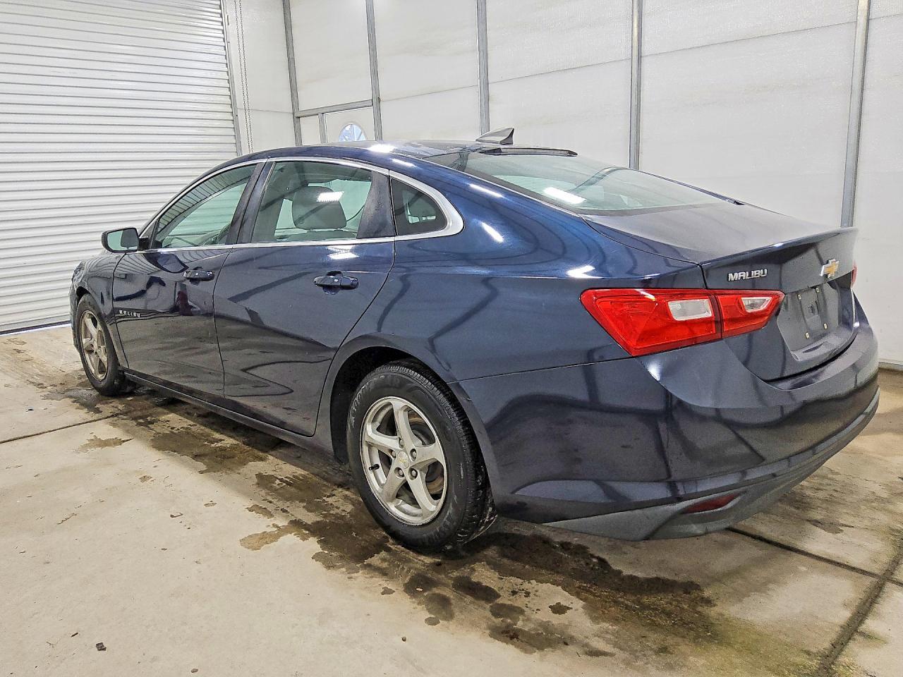 2017 Chevrolet Malibu Ls - Фото 2
