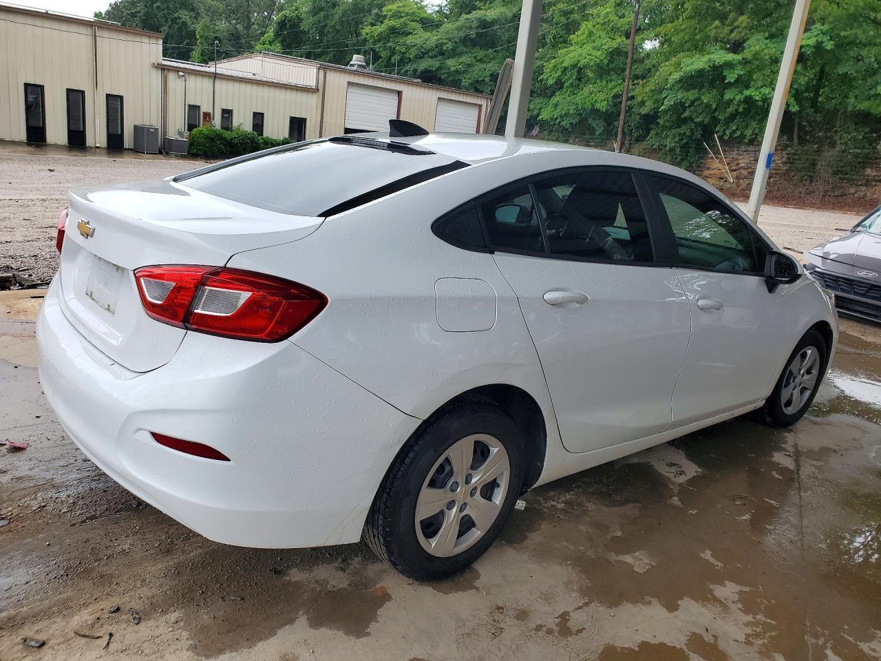 2018 Chevrolet Cruze Ls - Image 3