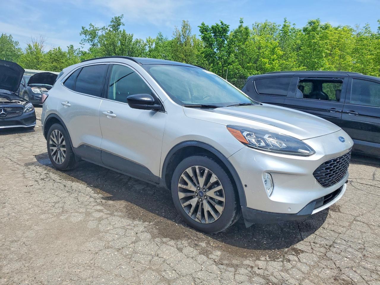 2020 Ford Escape Titanium - Image 4