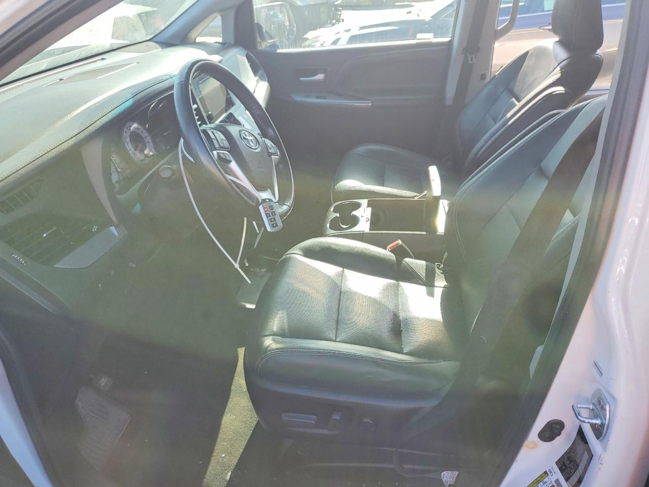 2016 Toyota Sienna Se Premium - Фото 7