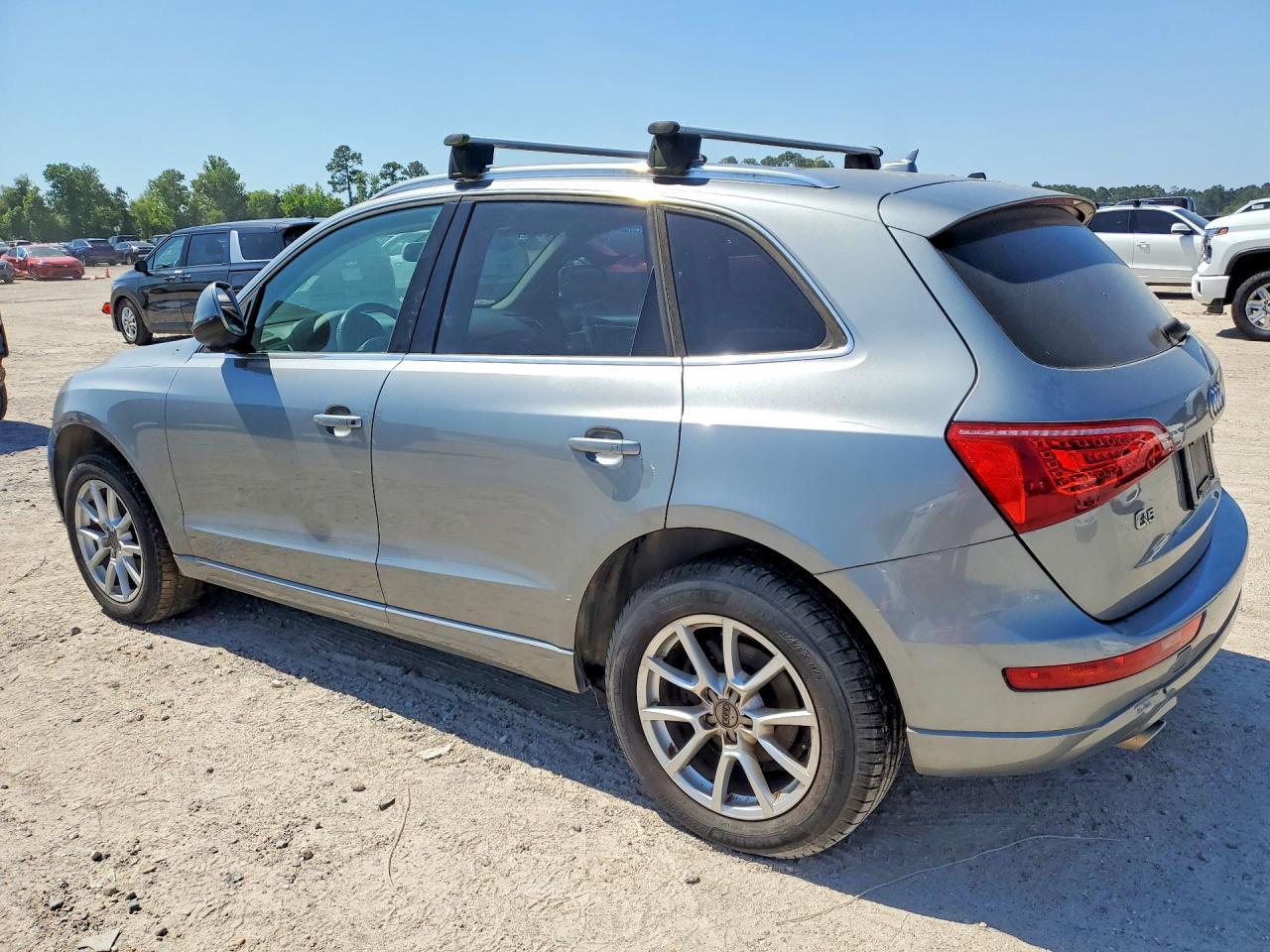 2010 Audi Q5 - Image 2