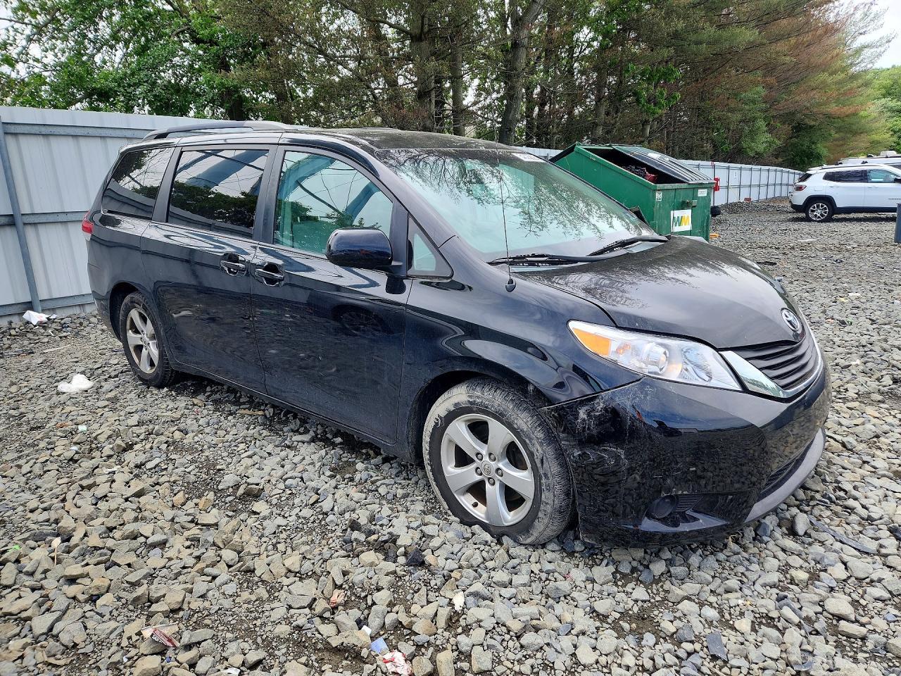 2014 Toyota Sienna Le - Image 4