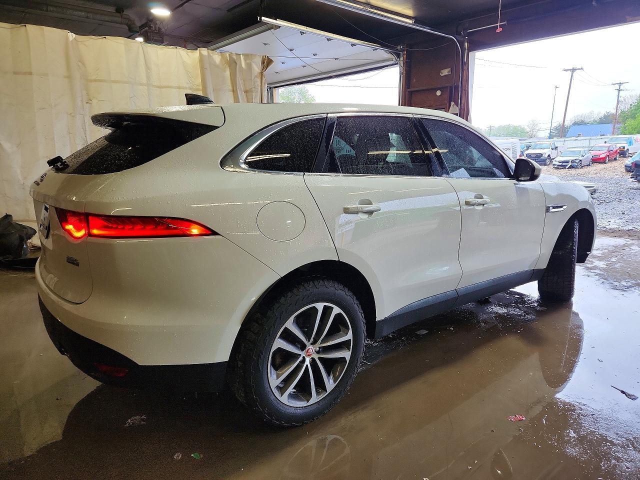 2020 Jaguar F-Pace Premium - Фото 3