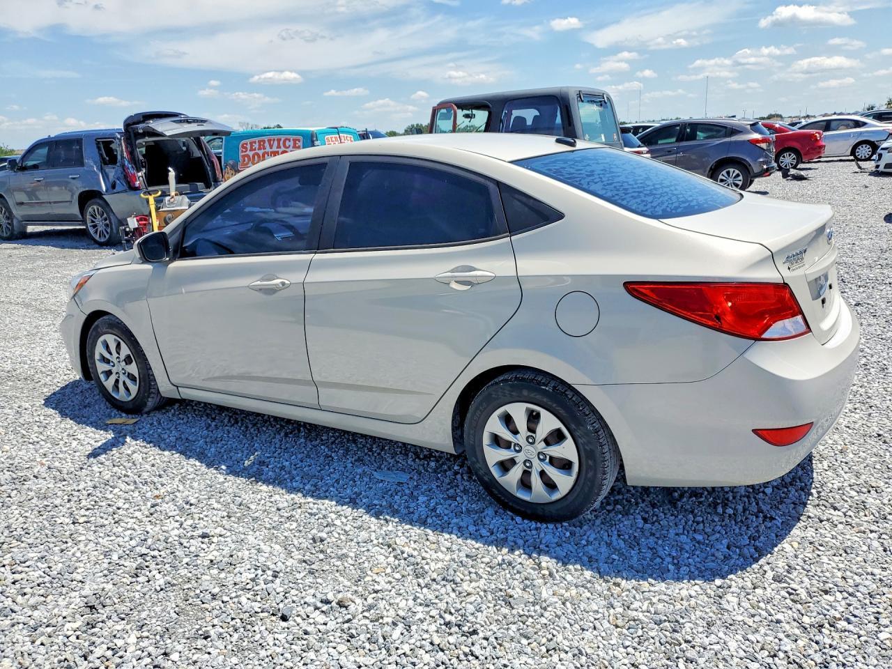 2017 Hyundai Accent Se - Фото 2