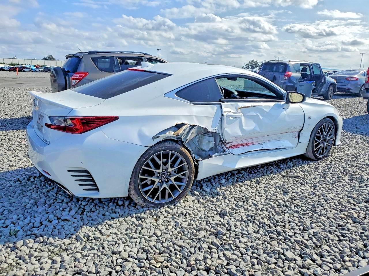 2017 Lexus Rc 200T - Фото 3
