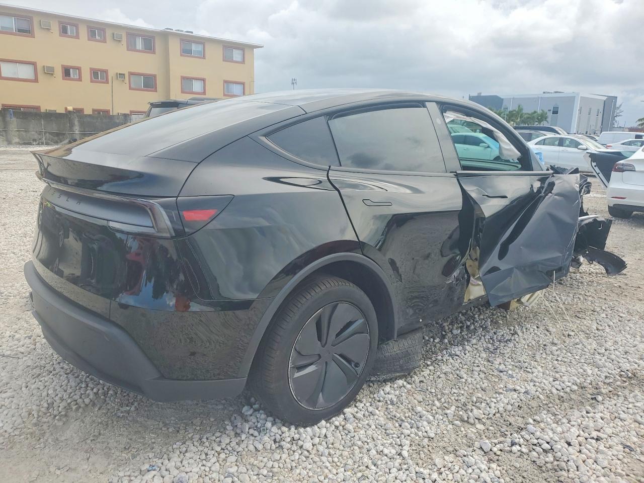 2026 Tesla Model Y - Фото 3
