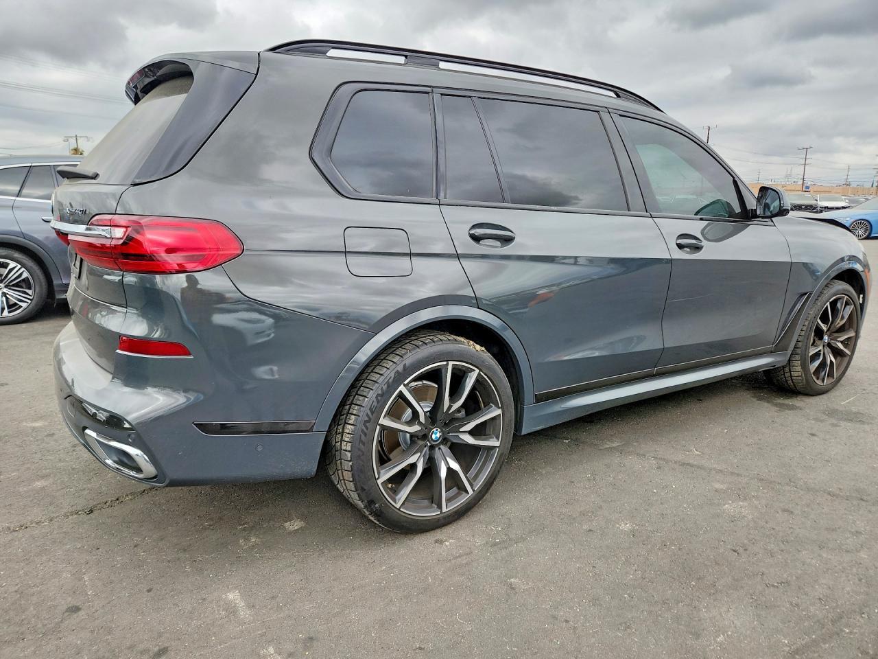 2021 BMW X7 xDrive40I - Фото 3