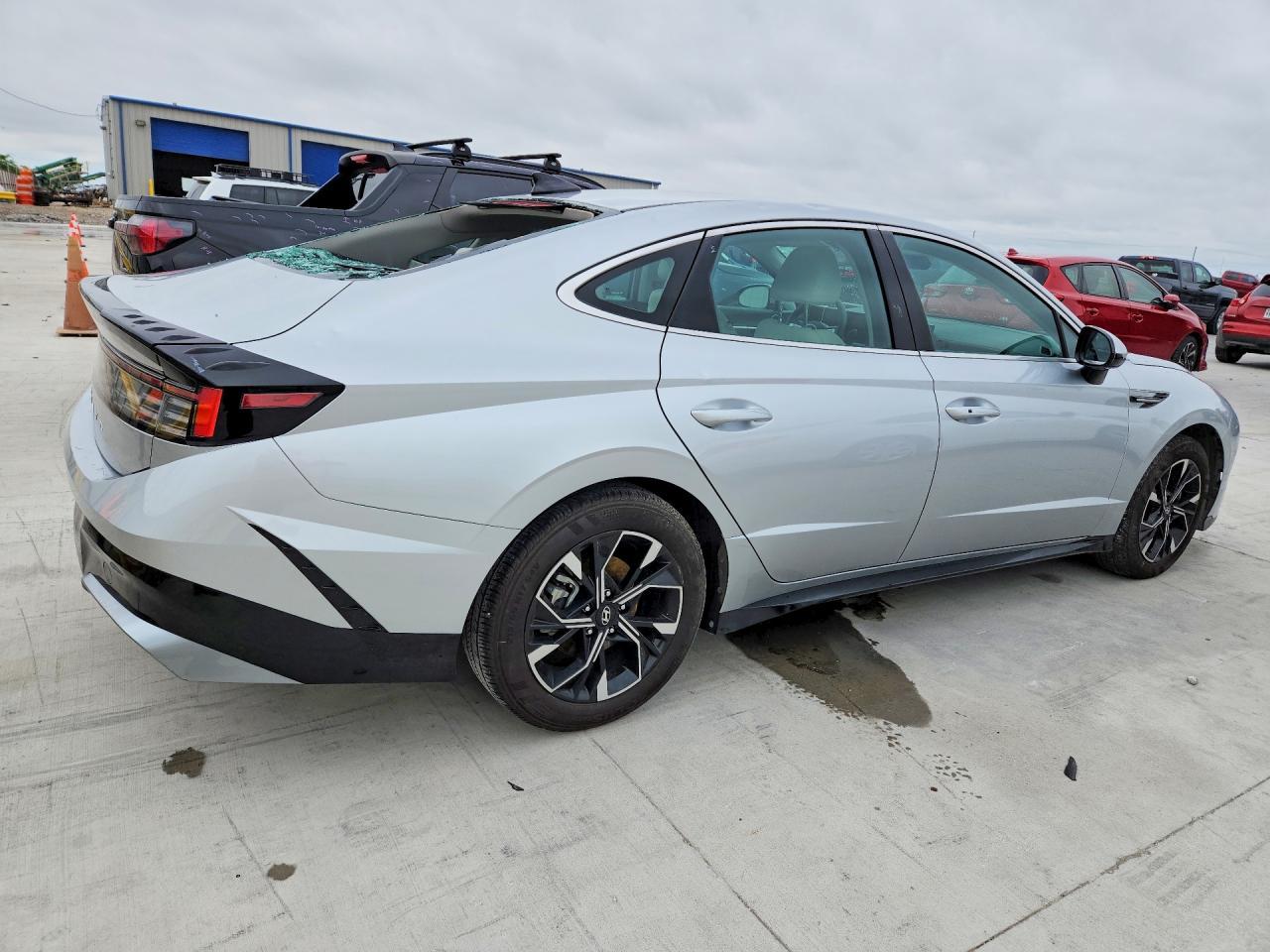 2025 Hyundai Sonata Sel - Image 3