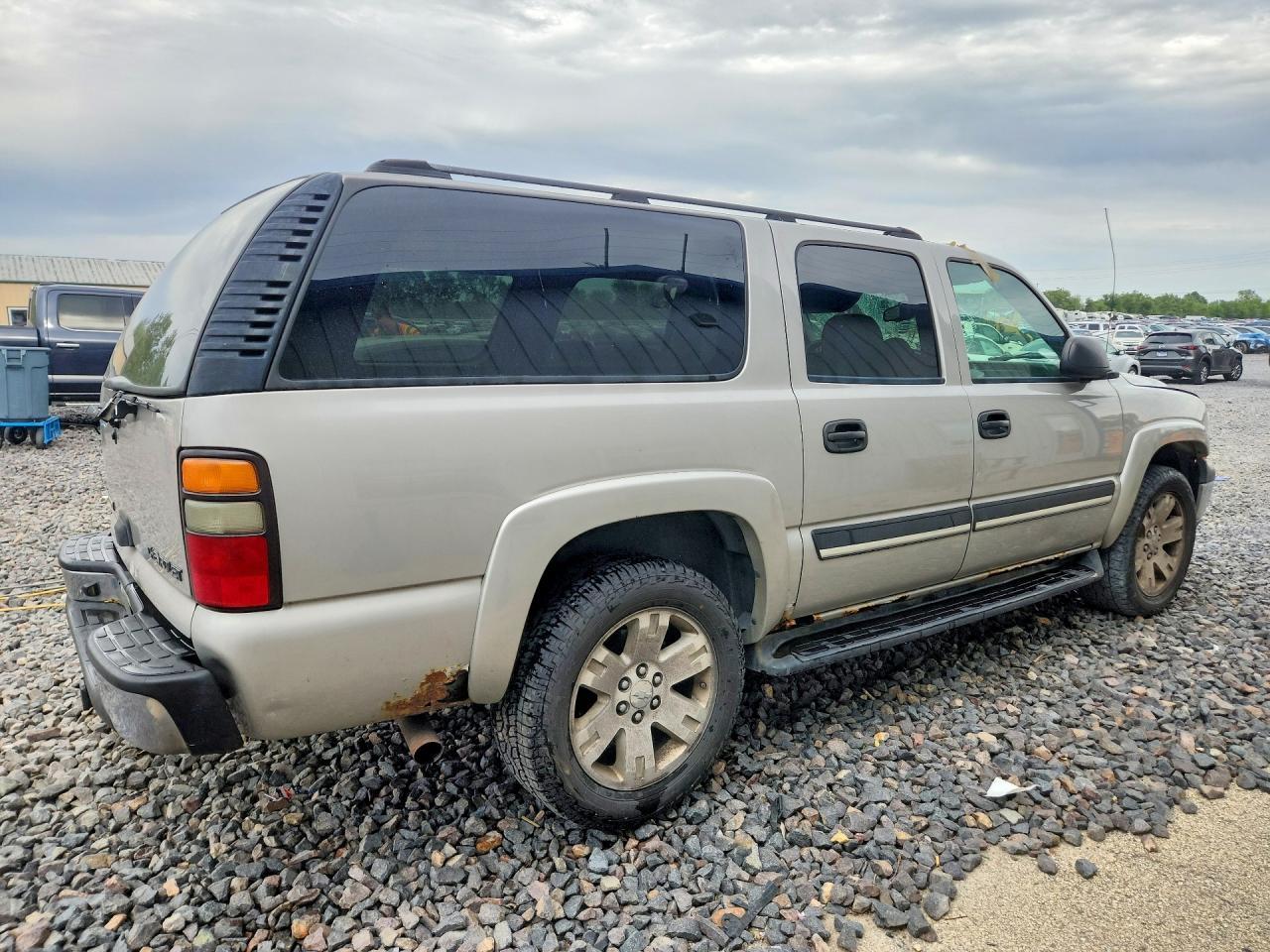 2004 Chevrolet Suburban K1500 - Фото 3